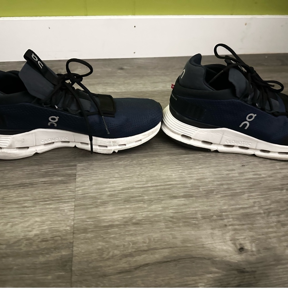 On Running Men's Navy Cloudstratus Running Shoes